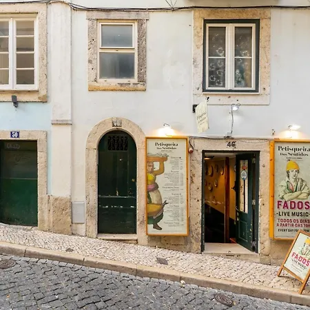 New Boutique Apt In Bairro Alto * ליסבון